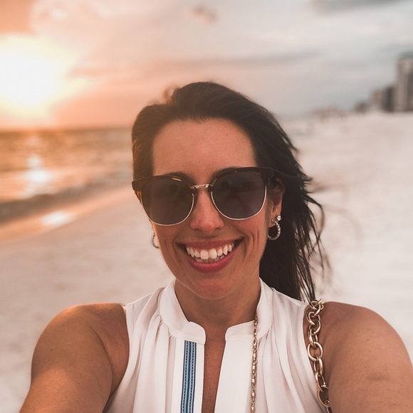 Meet your Posher, Jessica - Picture 2 of 2